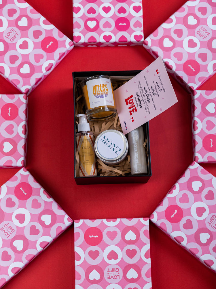 
                  
                    Ready Made Gifts-Rosy Dreams Elegance Box
                  
                