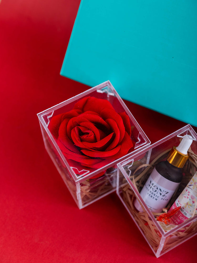 
                  
                    Ready Made Gifts-LoveStruck Box
                  
                