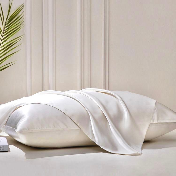 
            
                Load image into Gallery viewer, Xo Satin-Pillow Case &amp;quot;White&amp;quot;
            
        