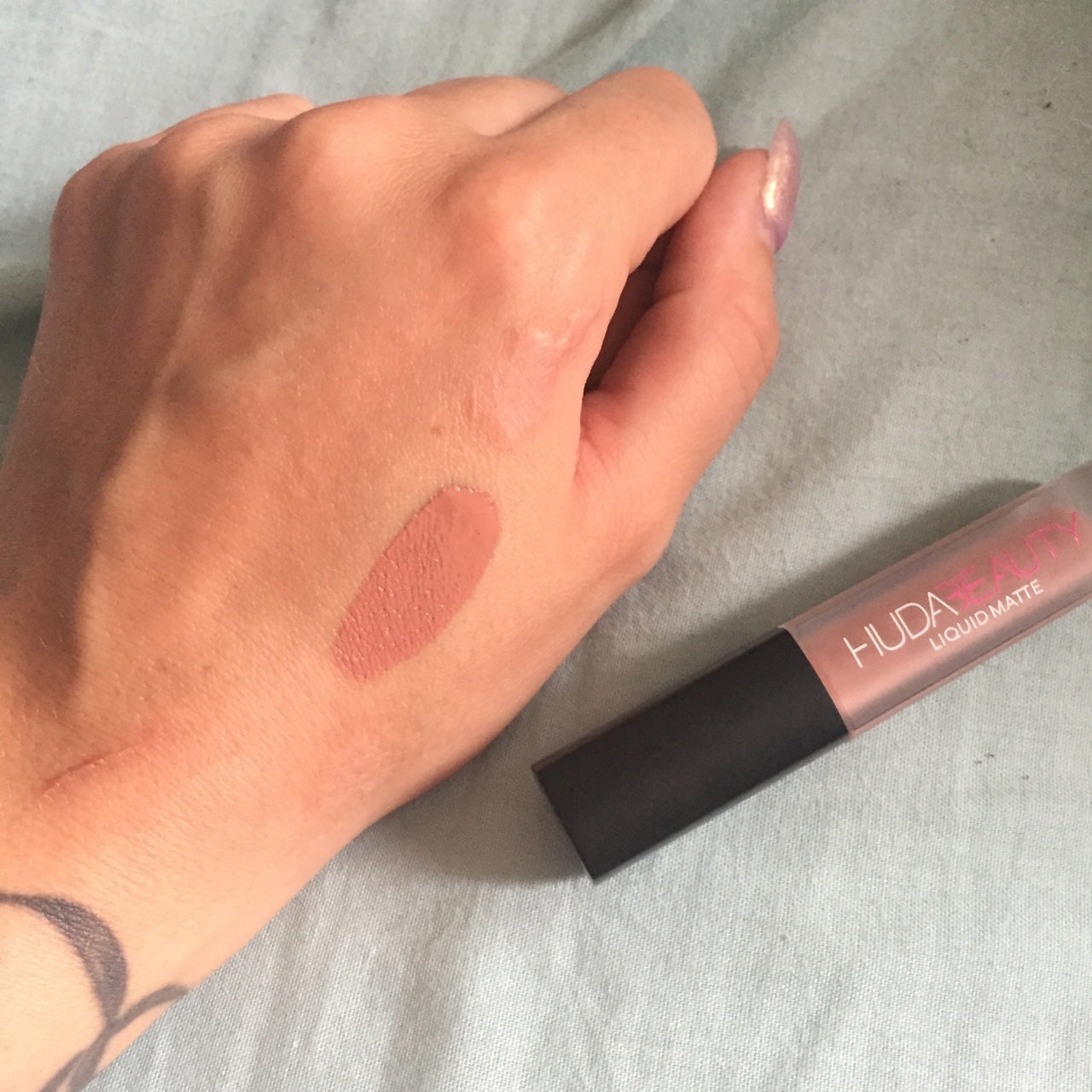 
                  
                    Huda Beauty-Liquid Matte Lipstick "Wifey"
                  
                