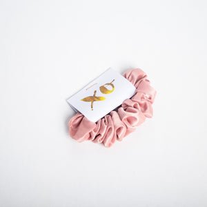 
            
                Load image into Gallery viewer, Xo Satin-Scrunchies &amp;quot;Dusty Pink&amp;quot;
            
        